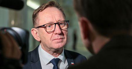 Dziennikarka TVP zapytała Telusa o działkę. Wymiana zdań