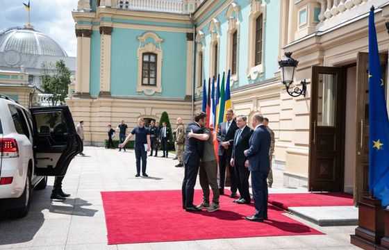 Scholz, Macron i Draghi za kulisami naciskają na Ukrainę, by poszła na ustępstwa wobec Moskwy? "Ich wizyta może być wstępem do koszmaru"