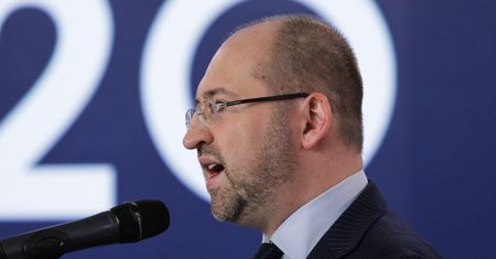 Wyniki wyborów prezydenckich 2020. Adam Bielan krytykuje TVN. "Przekraczał wszelkie granice etyczne"