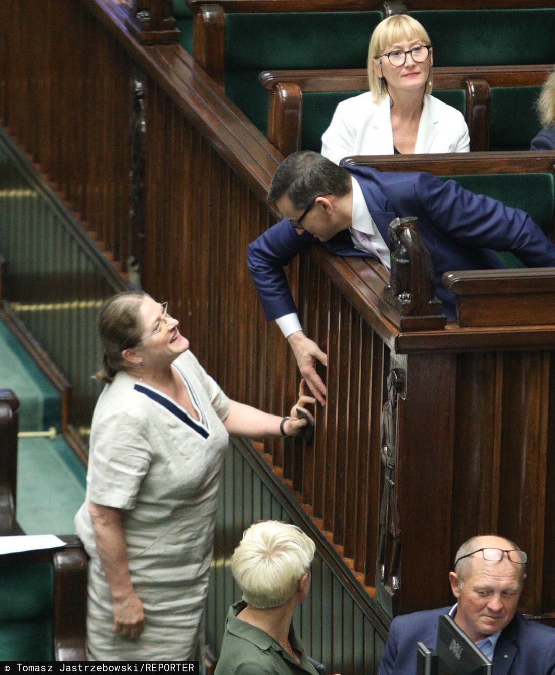 Polityczka w lnianej sukience 