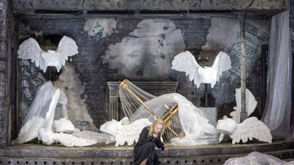Aleksandra Orłowska jako Hrabina © Bartek Barczyk, archiwum Teatru Wielkiego w Poznaniu