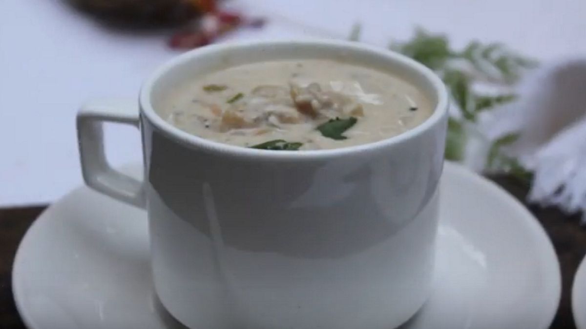 Zupa pieczarkowa z mleczkiem kokosowym jest idealnie kremowa.