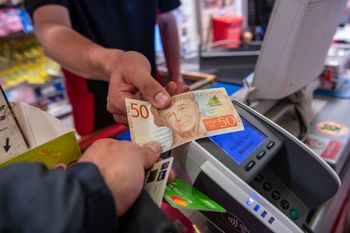 Szwecja zmienia zasady. Sklepy znów muszą przyjmować gotówkę