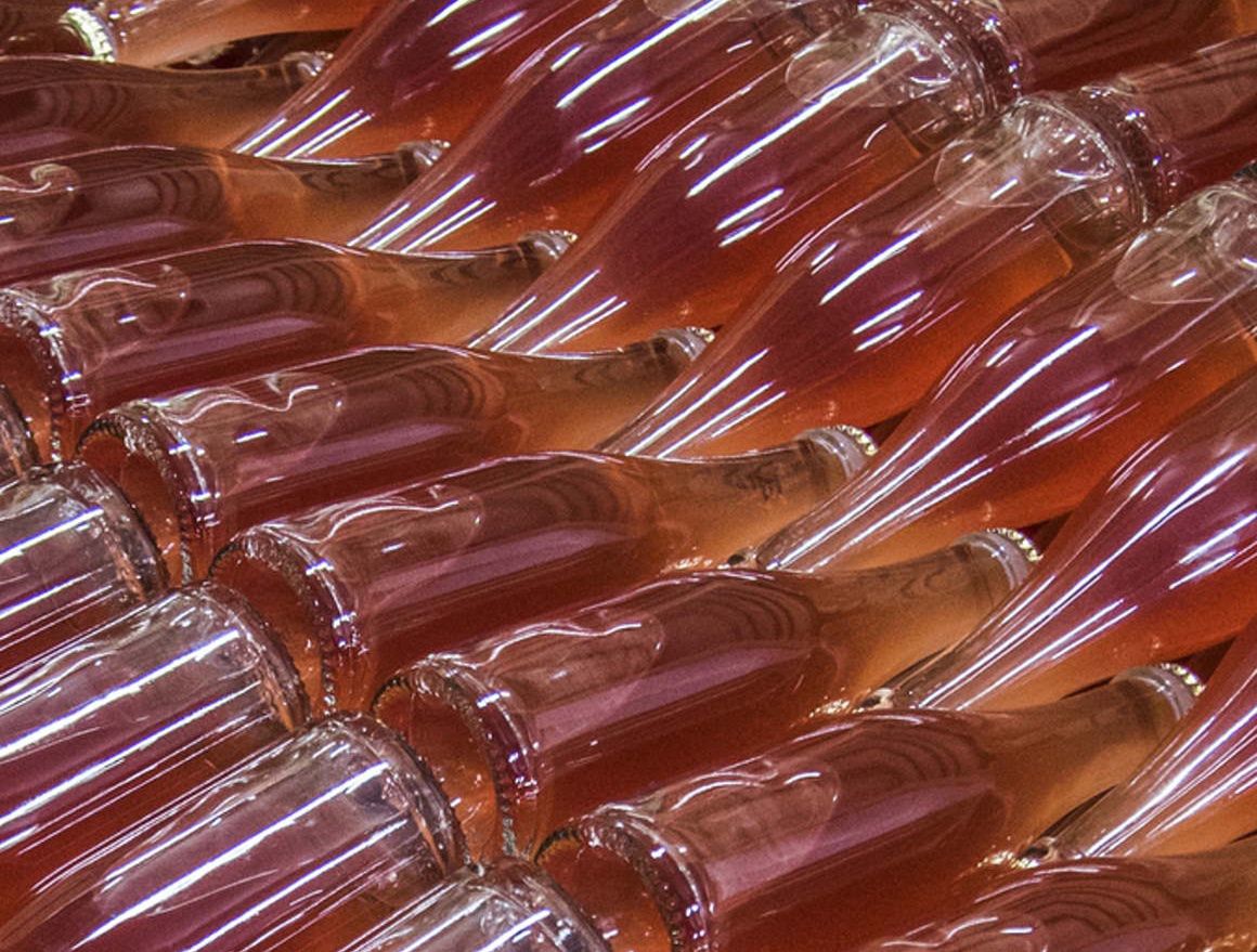 Strawberry vinegar has incredible properties.