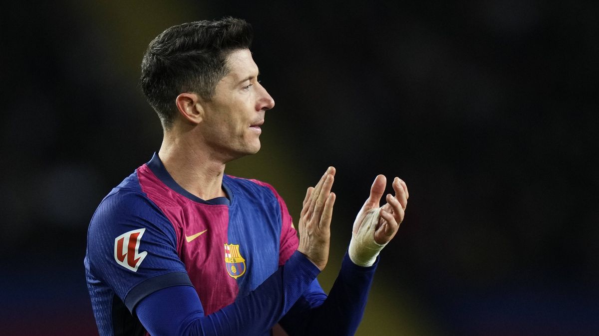 LaLiga - FC Barcelona vs Atletico de Madrid
epa11789035 Barcelona's Robert Lewandowski reacts during the Spanish LaLiga EA Sports soccer match between FC Barcelona and Atletico de Madrid at Lluis Companys stadium in Barcelona, Spain, 21 December 2024.  EPA/Siu Wu 
Dostawca: PAP/EPA.
Siu Wu
football