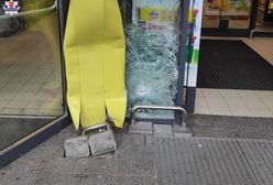 Lubartów. 70-latka wjechała w drzwi sklepu