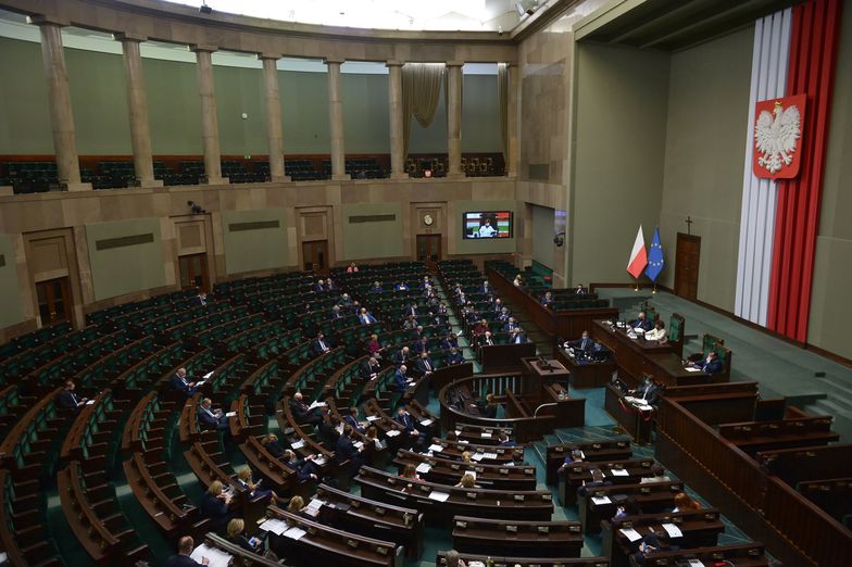 Budżet na 2021 r. przyjęty przez Sejm. Deficyt 82,3 mld zł