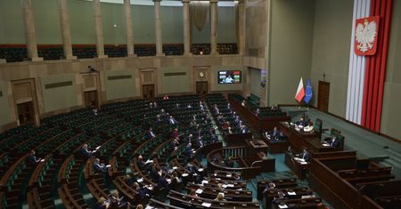 Budżet na 2021 r. przyjęty przez Sejm. Deficyt 82,3 mld zł