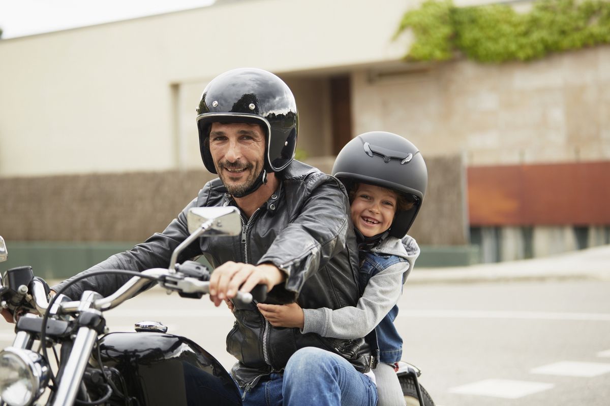 Na motocyklu można jeździć z dzieckiem.