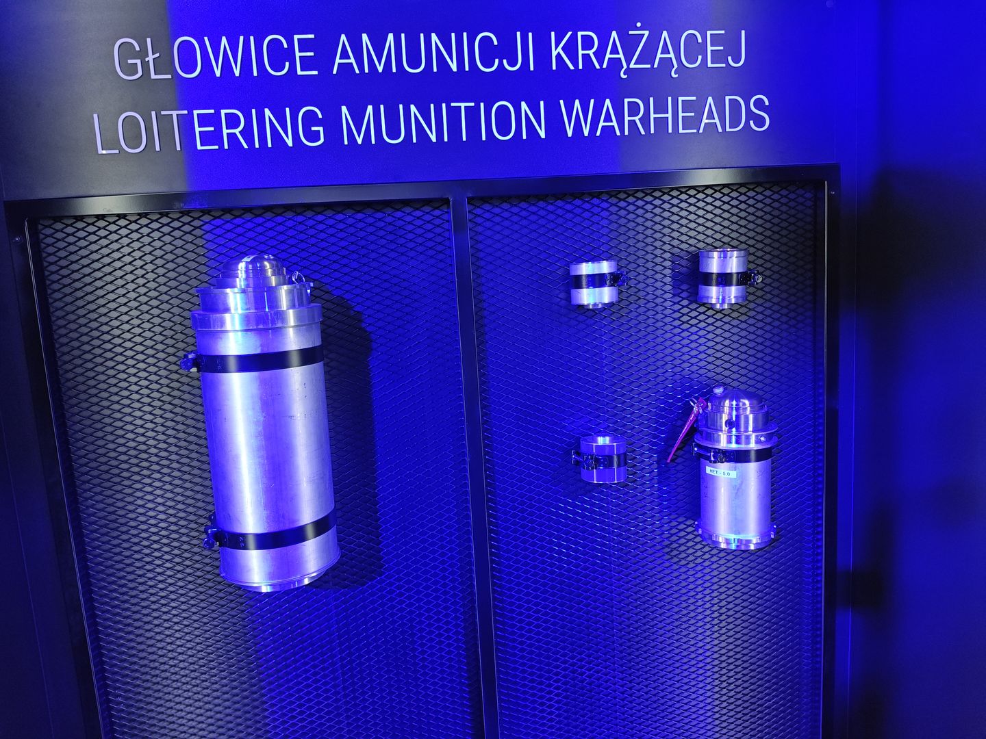 Wystawa głowic do dronów systemu Warmate.