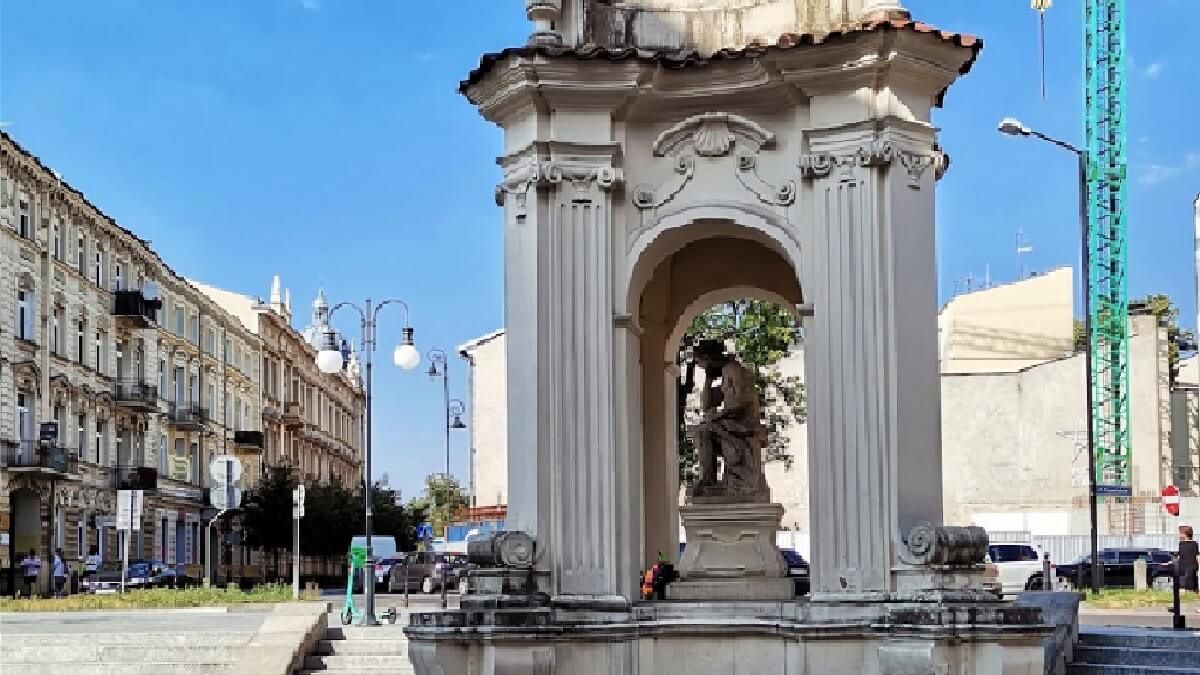 Kapliczka w centrum Lublina