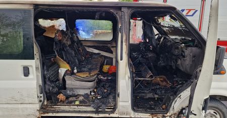 Bus zaczął płonąć podczas jazdy. Podróżowało nim 8 osób