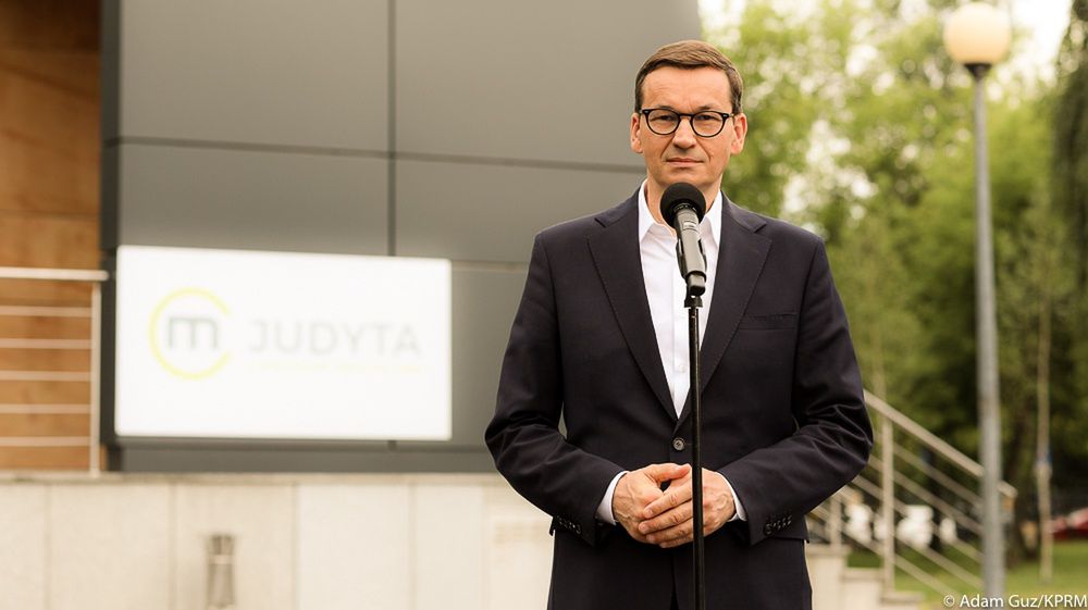 Mateusz Morawiecki podczas konferencji prasowej w Centrum Medycznym Judyta w Raszynie. 