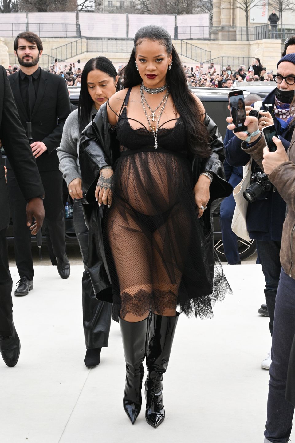 Rihanna w oryginalnej kreacji na pokazie Diora