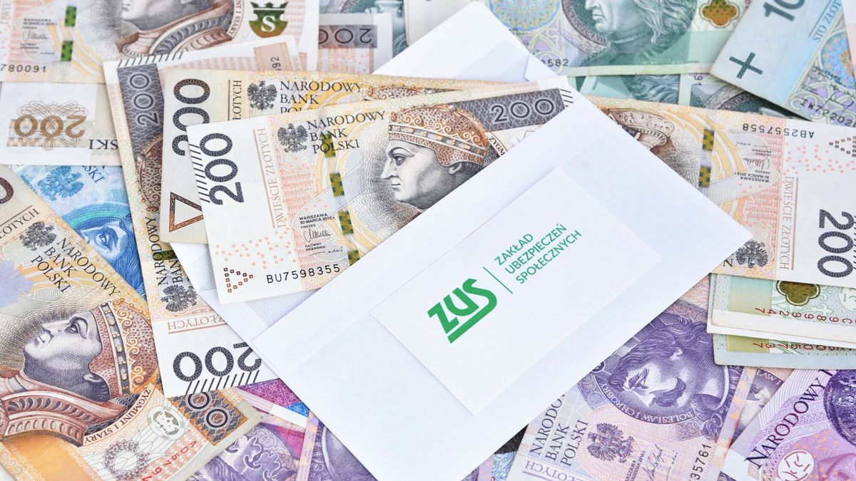 Stock Bart?omiej Magierowski
Fot. Bartlomiej Magierowski/East News. Wroclaw 22.02.2025. Zdjecie ilustracyjne - pieniadze, finanse. N/z: pieniadze i logo ZUSu.
Bartlomiej Magierowski