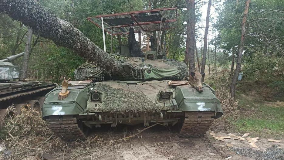 Czołg T-90M Poryw-9 z "pakietem modernizacyjnym" Mad Max.