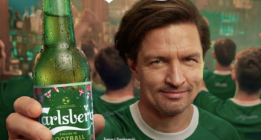 "Cheers to football". Tomasz Smokowski w kampanii Carlsberga