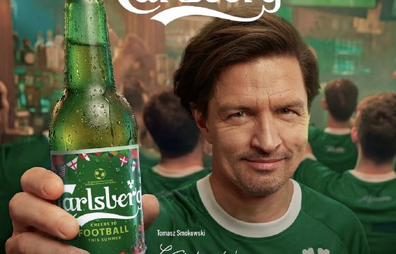"Cheers to football". Tomasz Smokowski w kampanii Carlsberga
