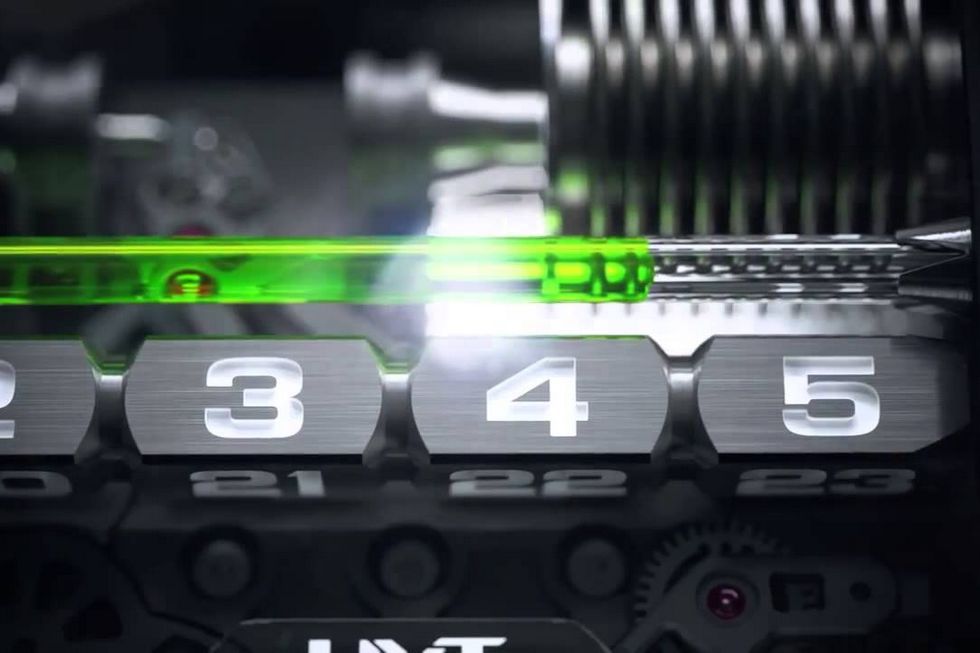 HYT H3: fascynujący zegarek hydromechaniczny. Pokazuje czas za pomocą cieczy 2