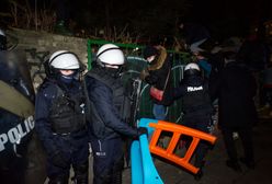 Kuriozum na Strajku Kobiet. Policja "spacyfikowała drabinkę"