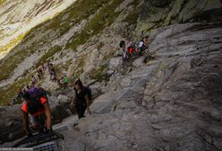 Tatry Słowackie. Tłumy turystów i kolejki do wejścia na Rysy