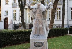 Warszawa. Zabezpieczono pomniki w ogrodach Nuncjatury Apostolskiej