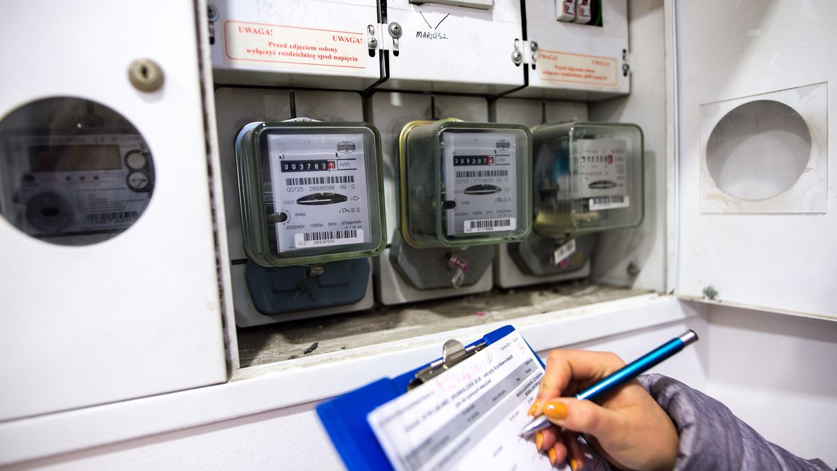 Licznik energii elektrycznej spisywany przez inkasenta - ilustracja
Lubliniec 13.01.2022 r. Licznik energii elektrycznej spisywany przez inkasenta - ilustracja.,Image: 652857104, License: Rights-managed, Restrictions: , Model Release: no, Credit line: Daniel Dmitriew / Forum
Daniel Dmitriew / Forum
ilustracja, ilustracyjne, licznik, liczniki, prad, energia, rejon, energetyczny, plomba, plomby, pradu, pradowy, obnizka, podwyzka, oplaty, inkasent, spisywanie, odczytywanie, podwyzki, energetyka, kilowat, kilowatogodzina, rachunek, rachunki, cena, wzrost, cen