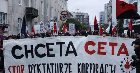 6 tysięcy osób protestuje przeciwko CETA w Warszawie (ZDJĘCIA)