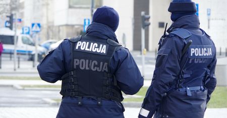 Nawet 1800 zł miesięcznie. Ruszają wypłaty na konta policjantów