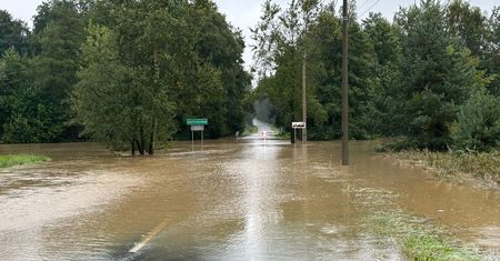 Zalane drogi i wsie na Śląsku. "Mieszkańcy proszą o pomoc"
