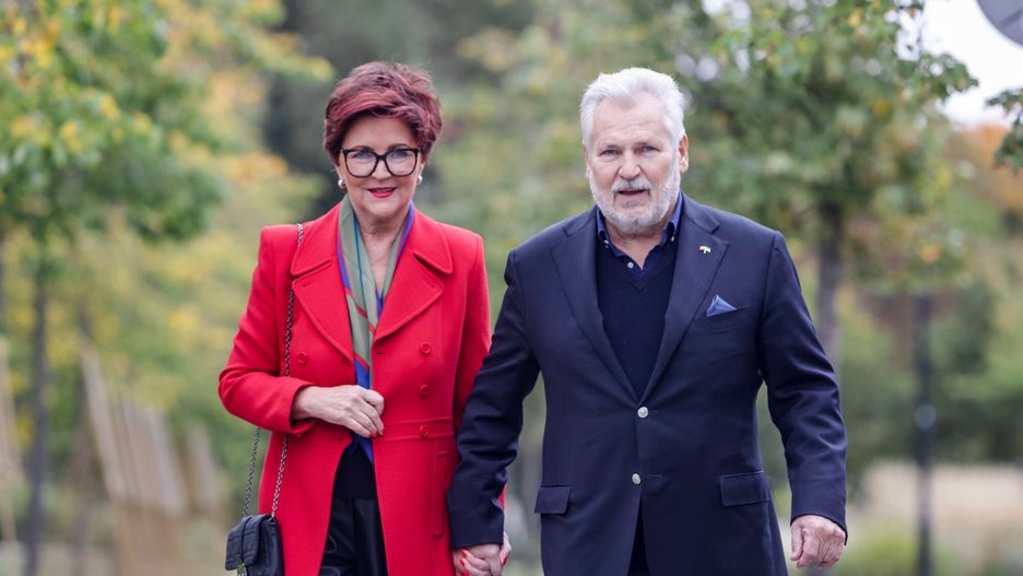 Wybory parlamentarne 2023 - g?osowanie VIP-�w15.10.2023 Warszawa Wybory parlamentarne 2023,  Fot Tomasz Jastrzebowski/REPORTER
n/z: Jolanta Kwasniewska, Aleksander KwasniewskiTomasz Jastrzebowski/REPORTER