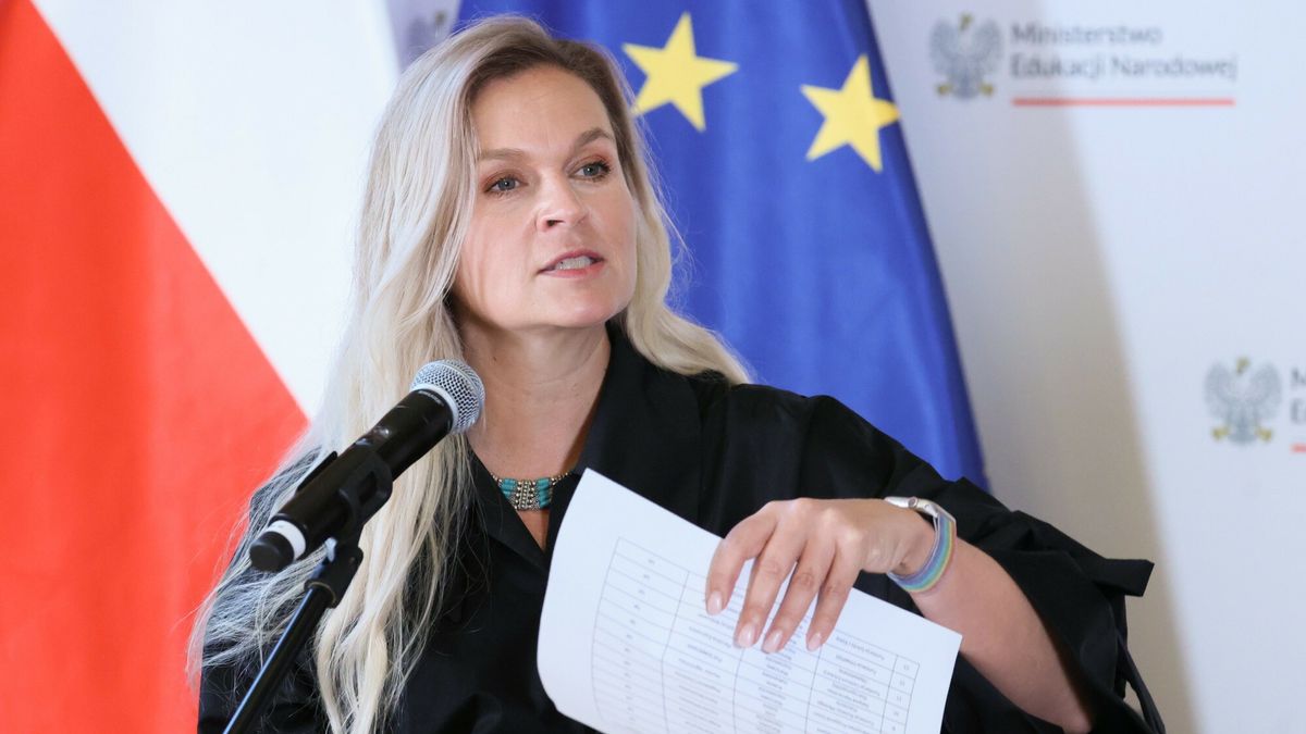 MEN o wsp�?pracy z organizacjami pozarz?dowymi
Fot. Wojciech Olkusnik/East News, Warszawa, 05.08.2024. Konferencja prasowa z udzialem minister edukacji Barbary Nowackiej i wiceminister Pauliny Piechny-Wieckiewicz nt. ogloszenie wynikow naboru do Zespolu ds. wspolpracy z organizacjami pozarzadowymi.  N/z: Barbara Nowacka.
Wojciech Olkusnik