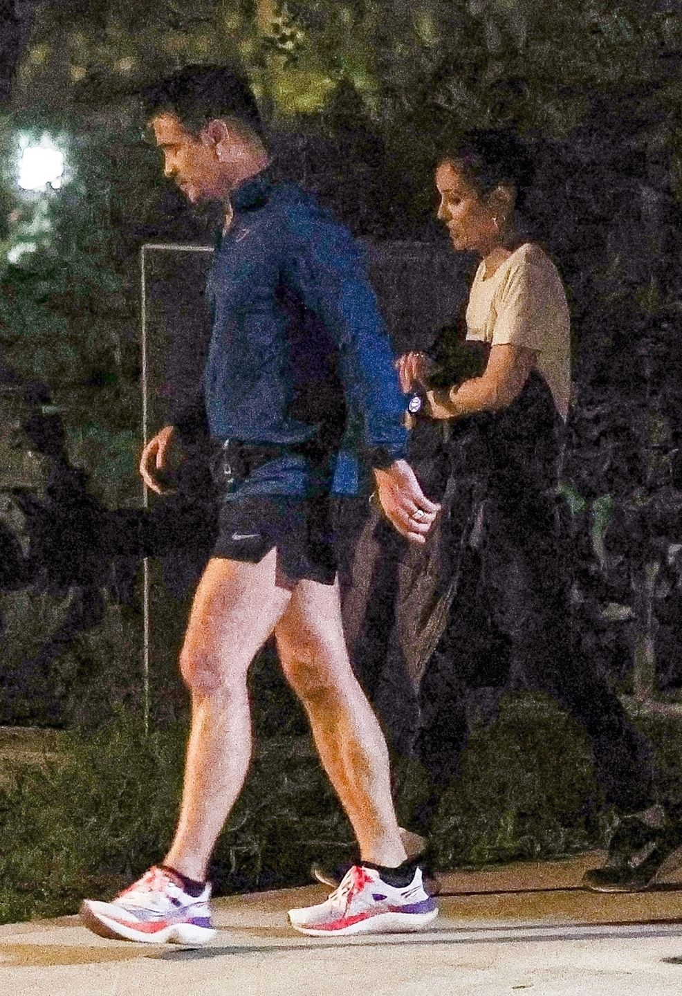 Colin Farrell sfotografowany z kobietą