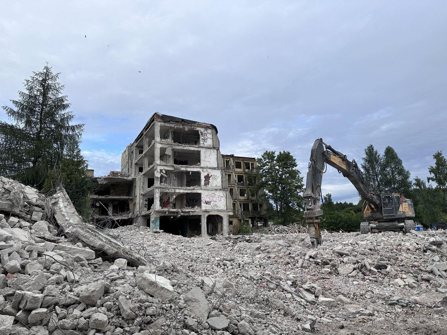 24.06.2025 Rozbiórka Hotelu Sudety w Jeleniej Górze
