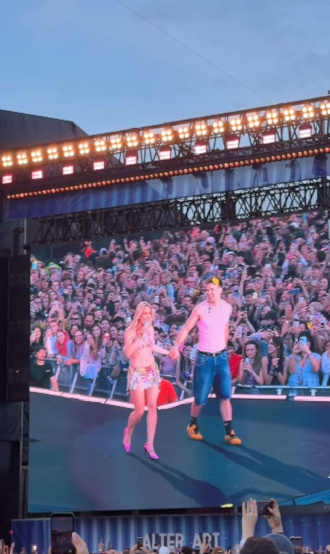 Zara Larsson zaprosiła go na scenę. To radny z Konina
