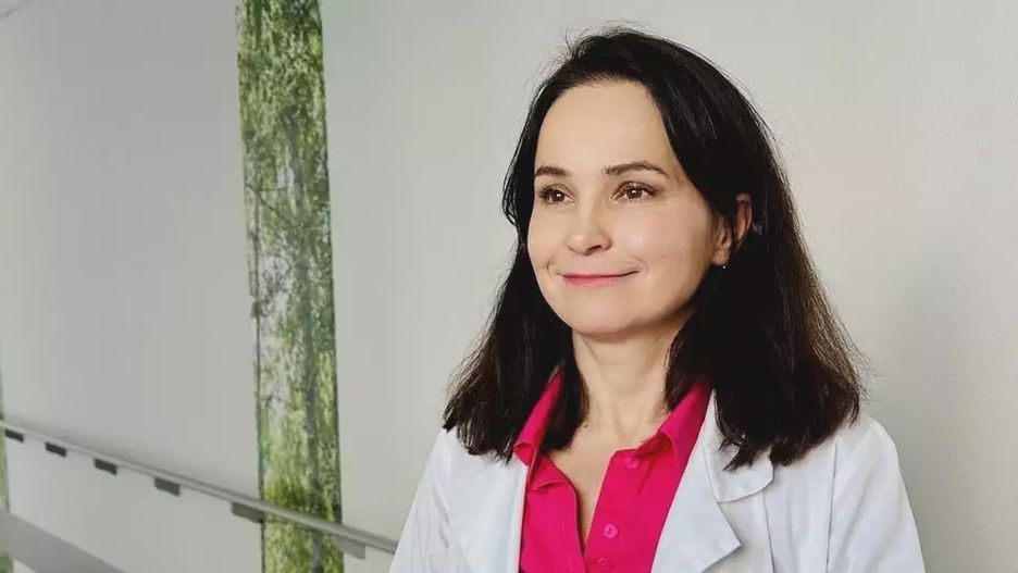 Lekarz onkolog Ewa Sadecka - Roman, kierownik Oddziału Onkologii Klinicznej oraz Oddziału Dziennego Chemioterapii w Wojewódzkim Szpitalu imienia Zofii z Zamoyskich Tarnowskiej w Tarnobrzegu