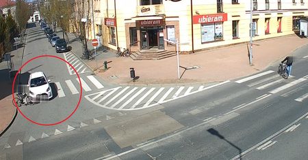 Jedno ujęcie, dwóch rowerzystów. Jeden znał przepisy, drugi nie. Wszystko się nagrało
