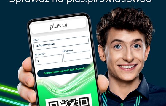 Anna Smołowik, Wojciech Mecwaldowski i Filip Orliński sprawdzają, czy są w zasięgu Światłowodu Plusa