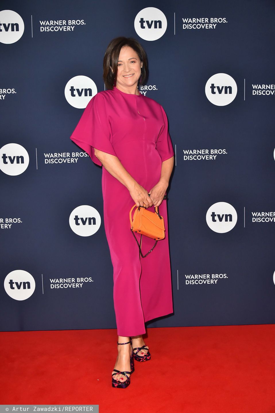 Ewa Drzyzga w modnym odcieniu magenta