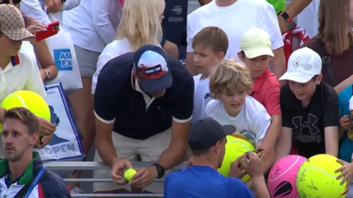 Mężczyzna przechwycił czapeczkę