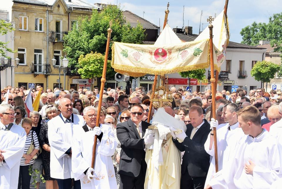 Czy piątek jest dniem wolnym od pracy? Czy 9.06 trzeba iść do pracy?