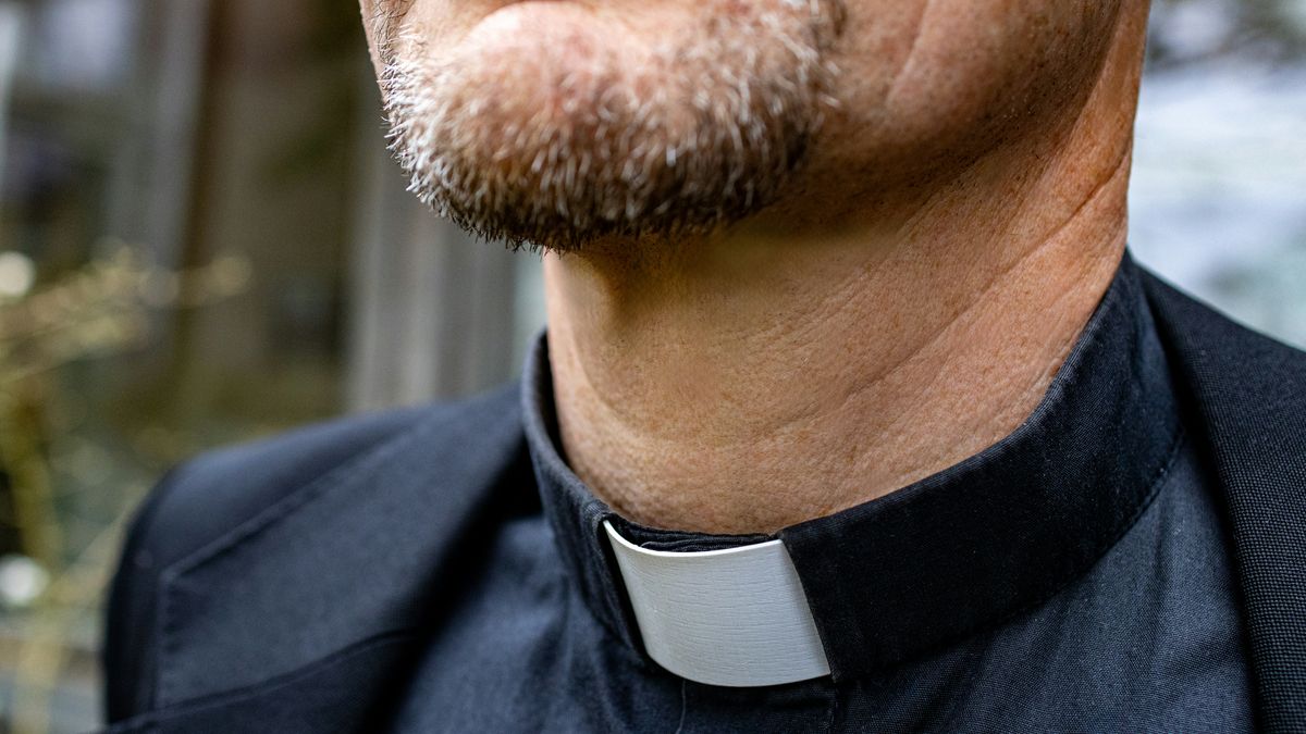 Nie zostanie biskupem. Niewłaściwe zachowanie wobec małoletniej