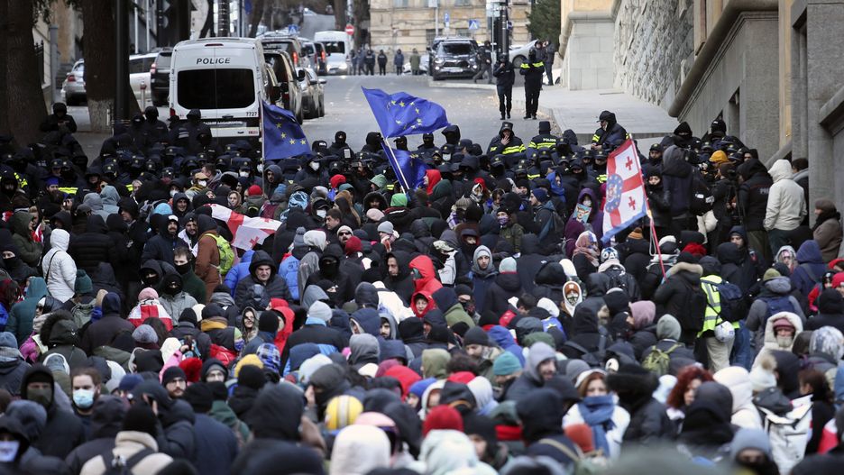 Antyrządowe protesty w dniu wyborów prezydenckich w Gruzji
