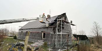 Unisławice: Walczyli z ogniem kilka godzin. Poszkodowana w szpitalu