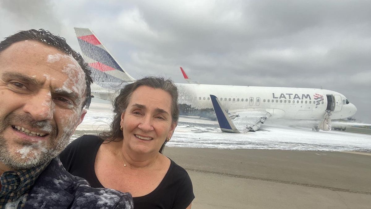 Zdjęcie chwilę po katastrofie samolotu.