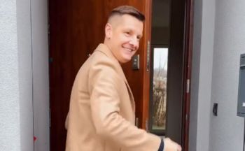 Odebrał klucze od dewelopera. Tak wygląda jego nowy dom