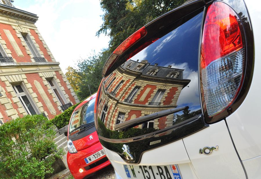 PEUGEOT iOn