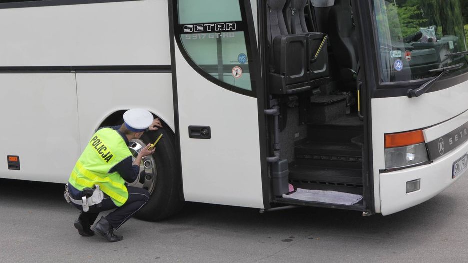 Śremscy policjanci będą kontrolować autobusy w dwóch wyznaczonych punktach na terenie Śremu. Zdjęcie ilustracyjne.