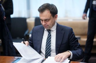 Ból głowy ministra finansów. Tak robi miejsce na wydatki