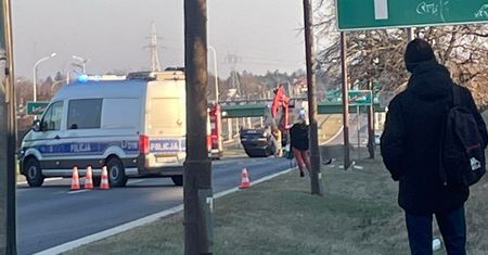 Groźnie wyglądające dachowanie na wyjeździe z Lublina. Kierująca toyotą próbowała uniknąć zderzenia z innym autem
